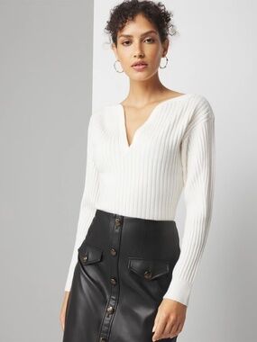 WHBM White Soft Ribbed V-Neck Sweater Short Style NWT XS